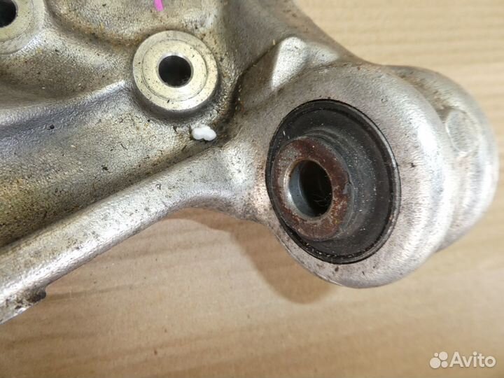 Кулак поворотный задний левый Honda Civic 8 4D