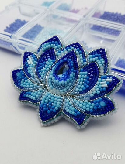 Брошь из бисера