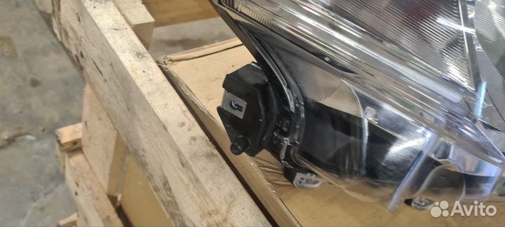 Фара Toyota roomy 