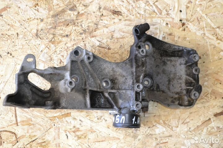 Кронштейн генератора Renault Symbol