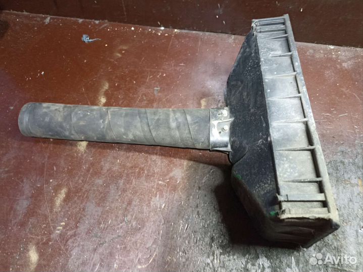 Корпус воздушного фильтра Фольксваген Гольф 2 t3