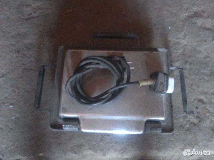 Электрическая вафельница бу