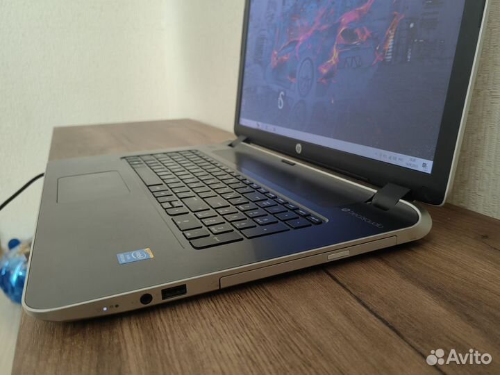 Ноутбук hp 17.3 / 4 гб /SSD 256гб