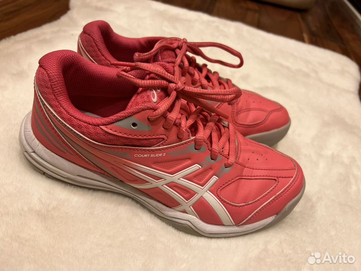 Теннисные кроссовки 36