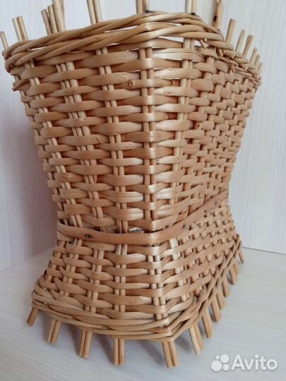 Плетёная корзина с ручкой