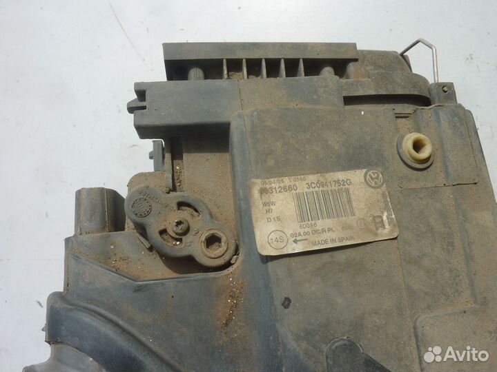 Фара ксенон адаптивная правая Volkswagen Passat B6