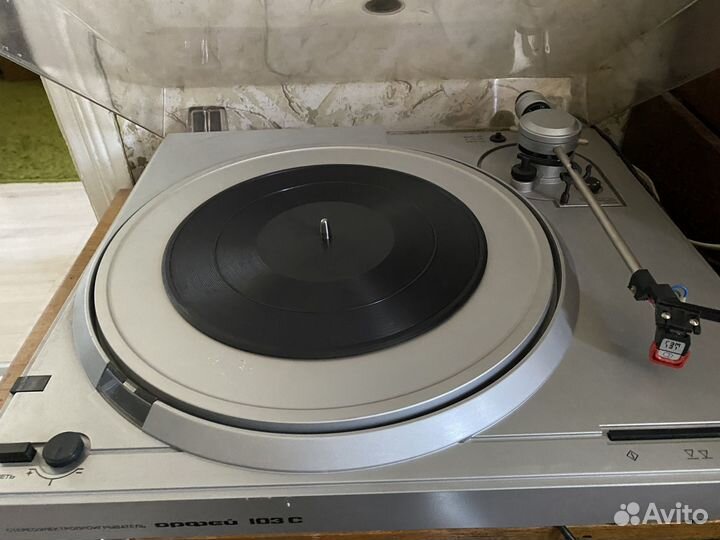 Виниловый проигрыватель СССР