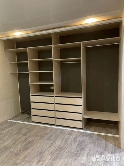 Шкаф с зеркалом