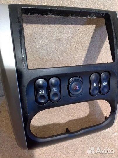 Центральная консоль магнитолы Nissan Almera G15