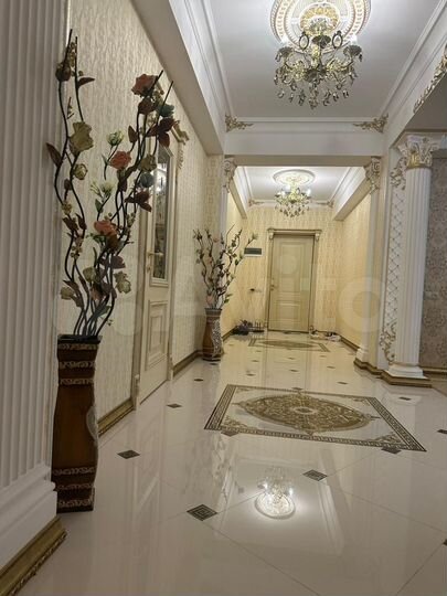 3-к. квартира, 121 м², 4/8 эт.