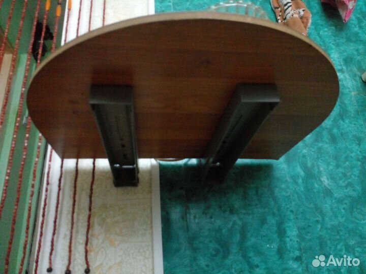 Полка навесная под телевизор