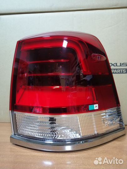 Фонарь задний toyota land cruiser 200 81561-60B80