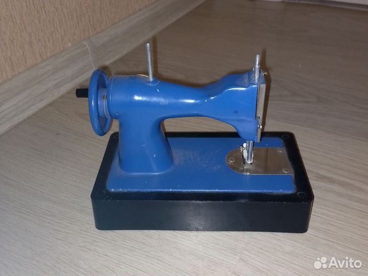 Детская швейная машинка СССР