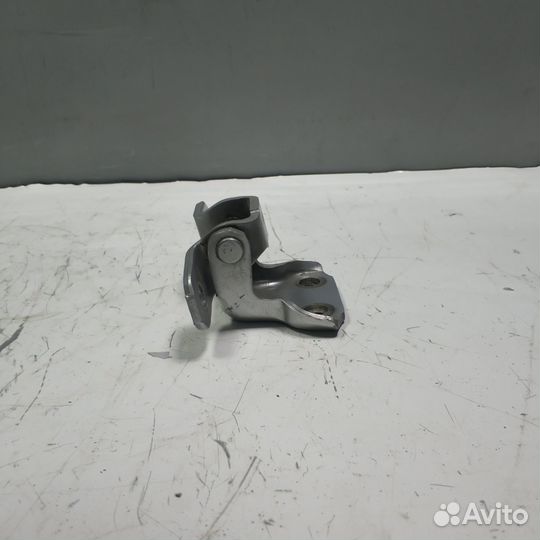 Петля передней правой двери Toyota RAV4 XA30