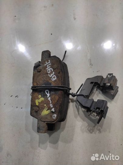 Тормозные колодки (задние, левые)