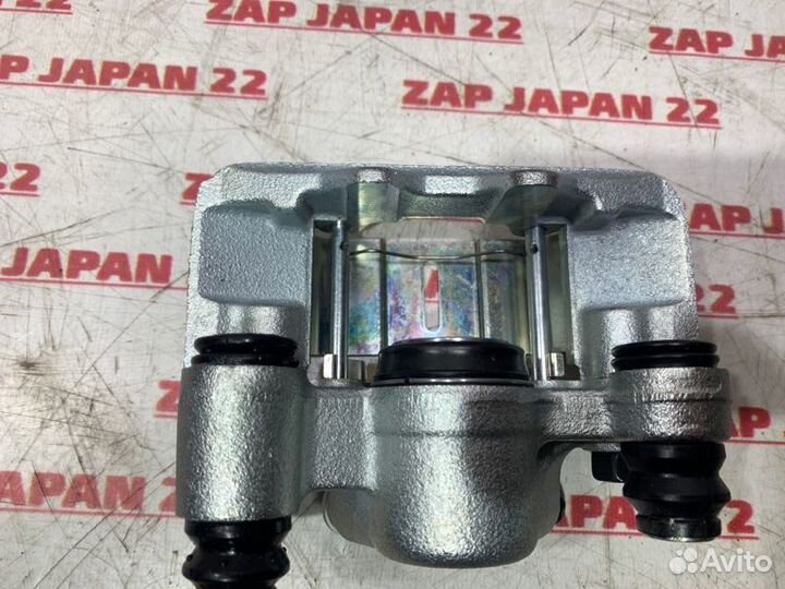 Суппорт задний правый Toyota Rav4 ACA21