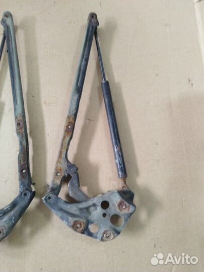 Петля капота Mercedes-Benz E-Class W210 3.2 бензин