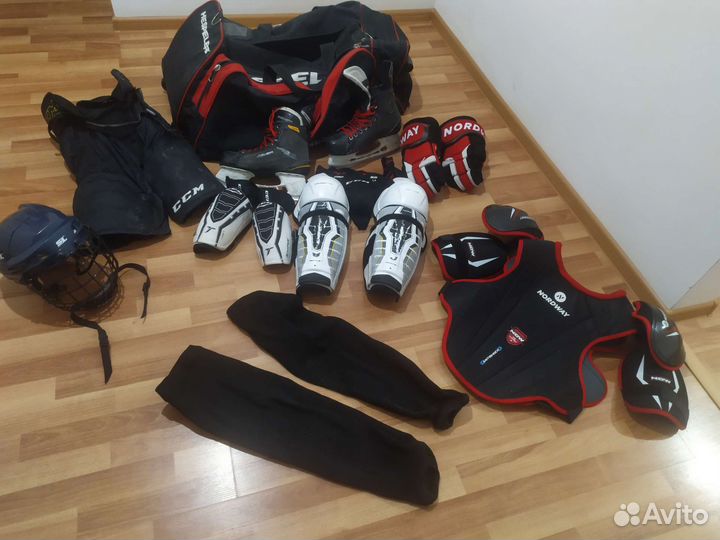 Продам хоккейную экипировку