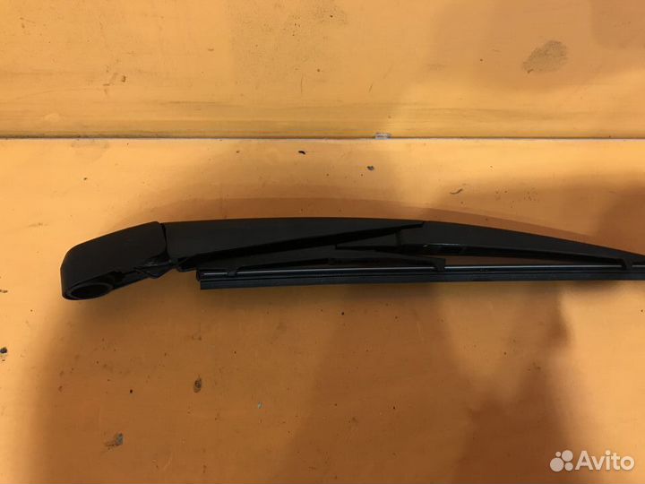 Поводок заднего дворника на Hyundai Creta