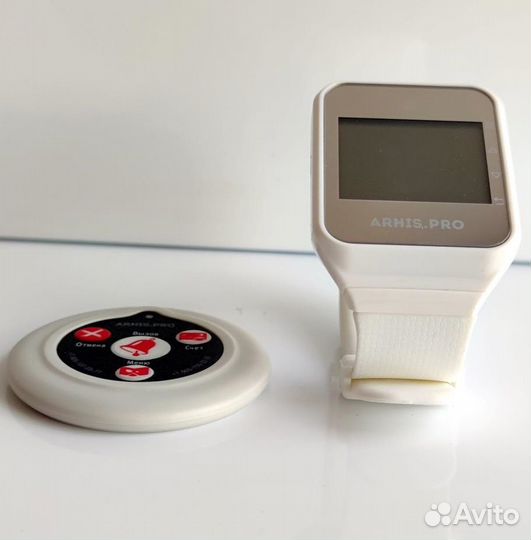 Комплекты вызова персонала: кнопка вызова и часы