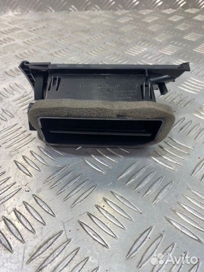 Дефлектор воздушный правый Skoda Octavia 5E cwva