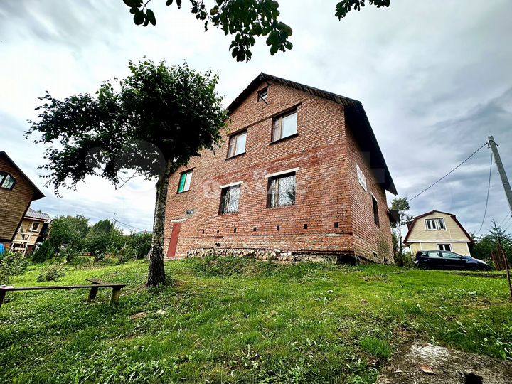 Дом 240 м² на участке 6 сот.