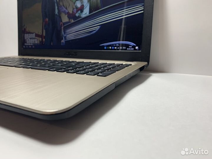 Игровой ноутбук Asus i3/8gb/2видеокарты/ssd+hdd