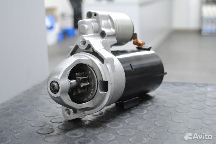 Стартер BMW 760 E65 6.0 новый Bosch