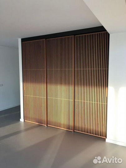 Реечный шкаф-купе в нишу под ключ