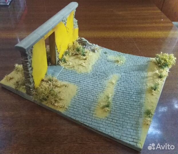 Диорама (подставка). Стена с мостовой