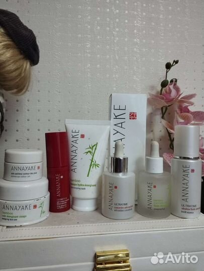 Много средств для ухода за лицом