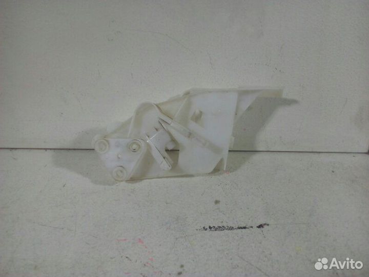 Кронштейн задний правый Volkswagen Passat B7 B7