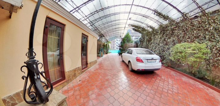 Дом 285,7 м² на участке 9,3 сот.