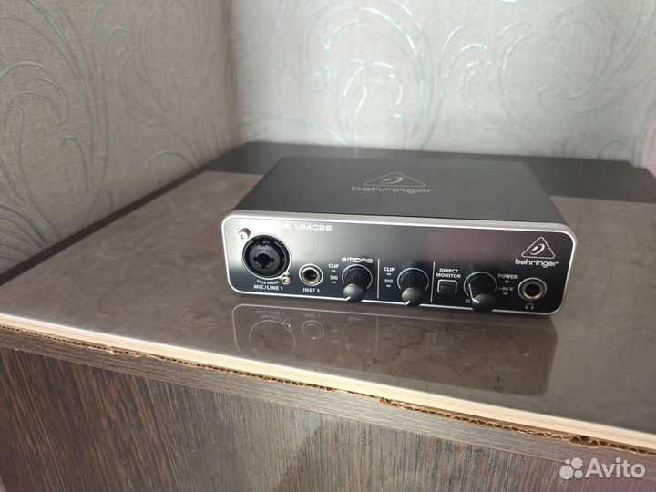 Внешная звуковая карта behringer U-phoria UMC22