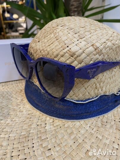 Очки Prada