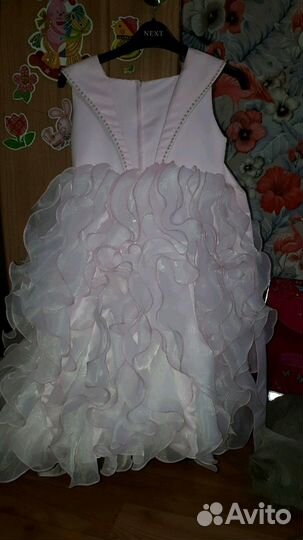 Платья нарядные.размеры разные