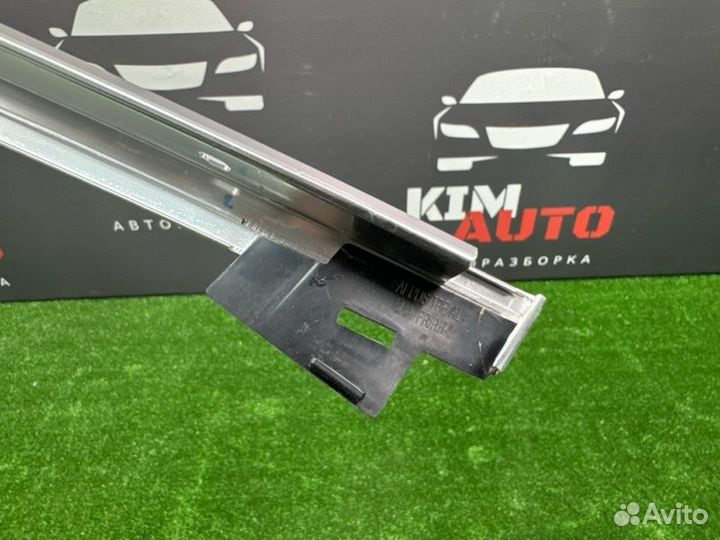 Молдинг двери передний правый Infiniti Qx50 J55