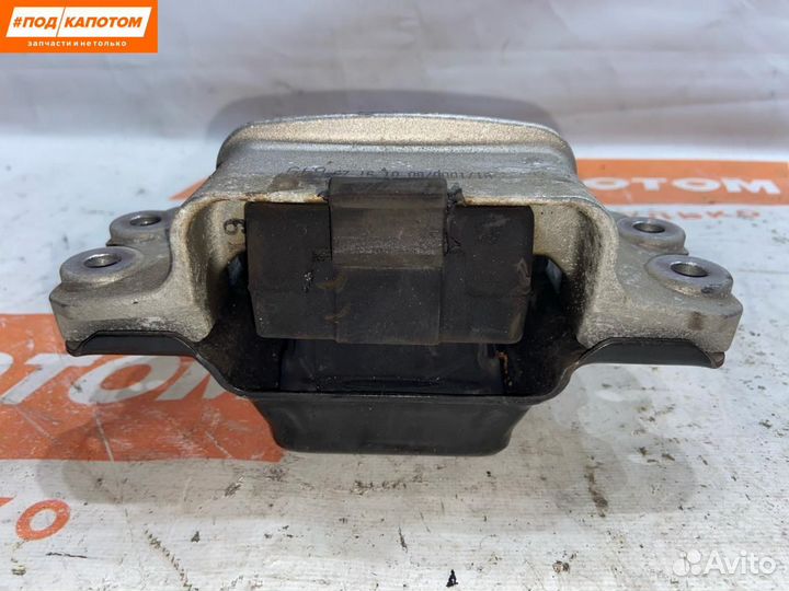 Подушка крепления двигателя левая Volkswagen Golf