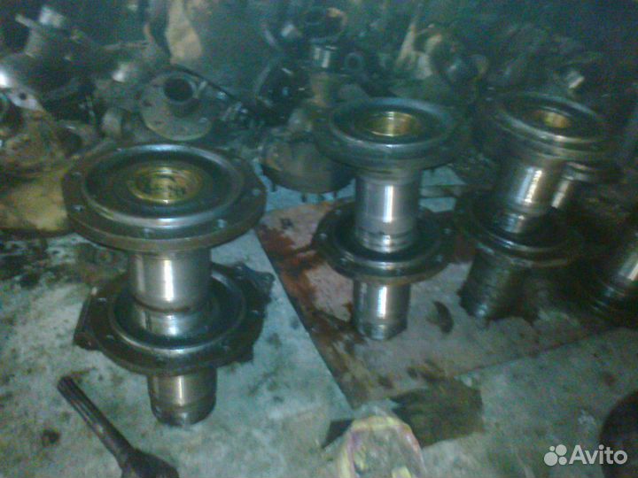 Цапфа поворотная в сборе (8 крепежных отверстий )