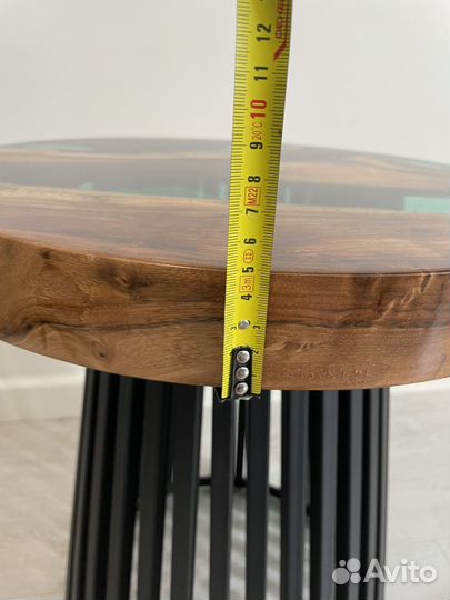 Стол из эпоксидной смолы круглый