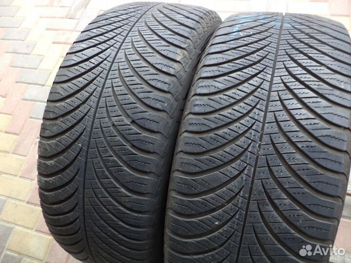 Goodyear Vector 4Seasons 235/55 R17