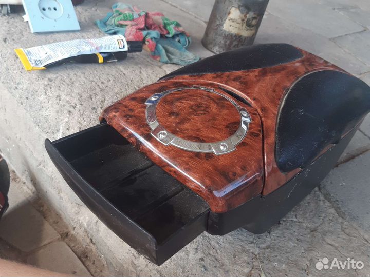 Подлокотник