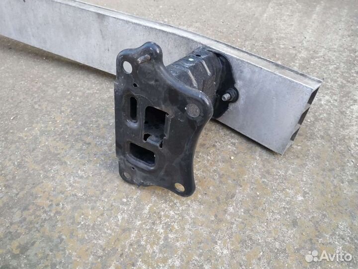 В сборе усилитель бампера is 250