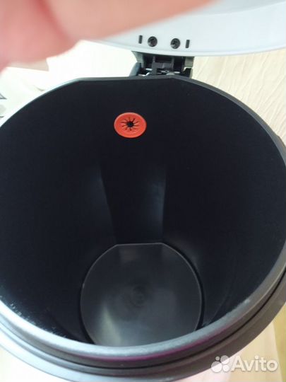 Контейнер для мусора с педалью, Германия