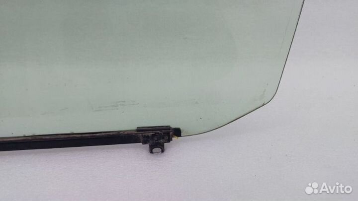 Стекло двери переднее правое Toyota Land Cruiser