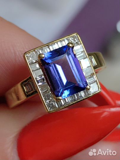 Золотое кольцо танзанитом и бриллиантами