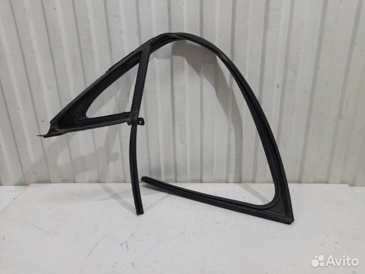 Накладка арки стекла двери передней левой (внутр)