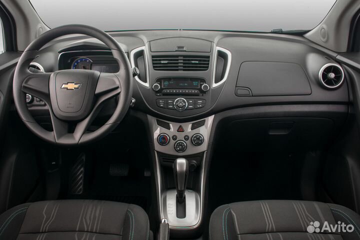 Торпедо Chevrolet Tracker панель приборов