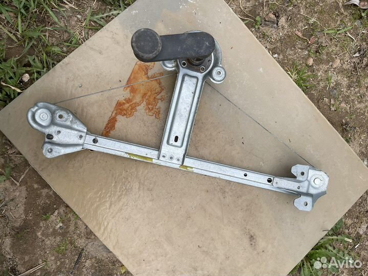 Стеклоподъемник механ. задний правый Opel Astra H