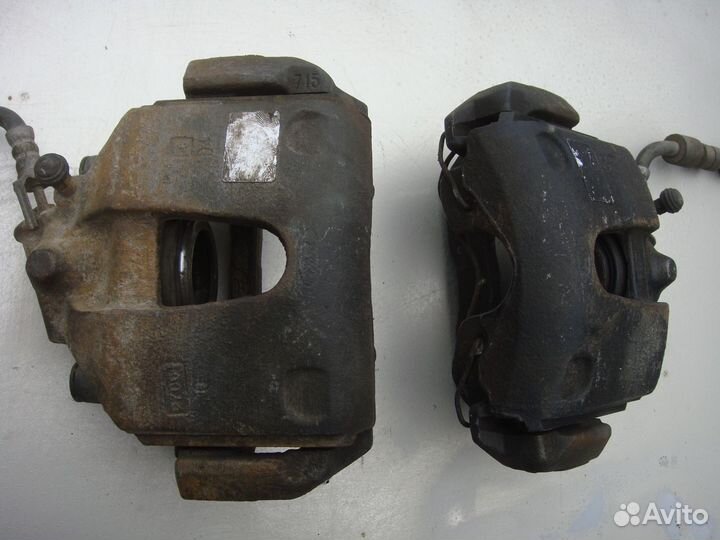 Суппорт перед R Ford Connect 02 - 13 гг